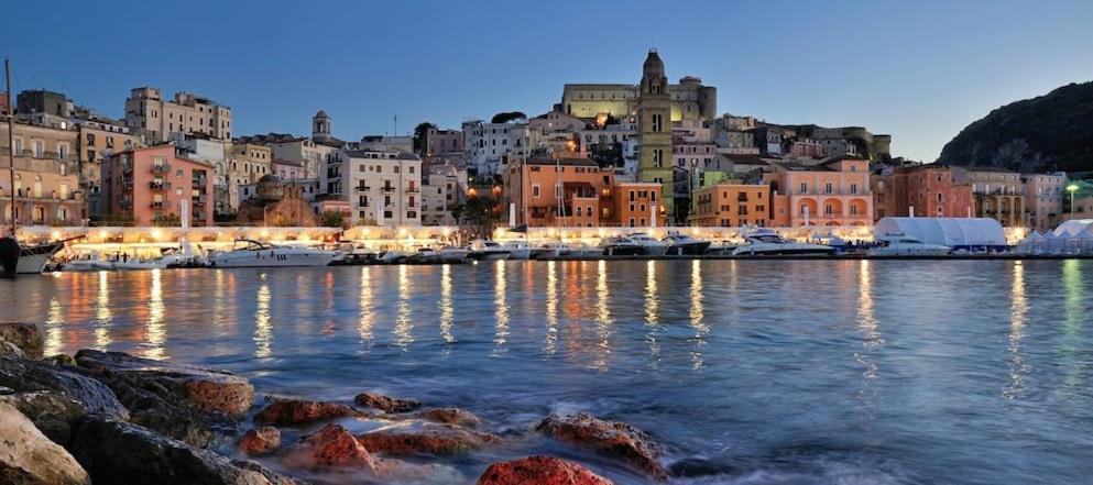 Oltre Il Mare Guest House Gaeta Exterior photo
