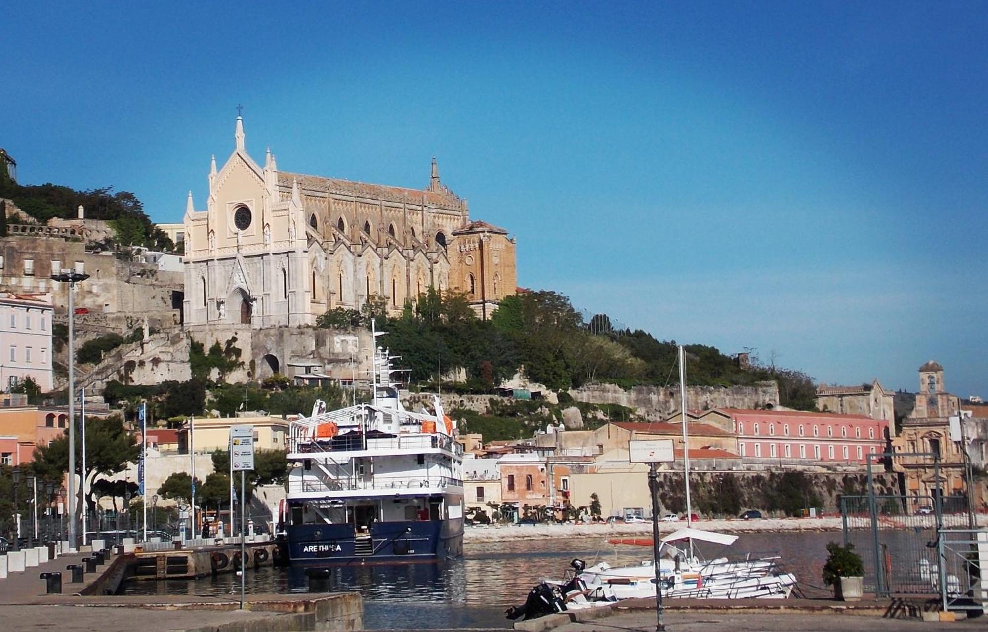 Oltre Il Mare Guest House Gaeta Exterior photo